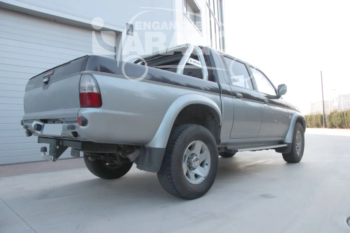 Фаркоп Aragon для Mitsubishi L200 1996-2006 E4201AC в 