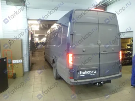 Фаркоп Oris для Volkswagen Crafter 2006-2017 (для а/м без подножки) 2250-F в 