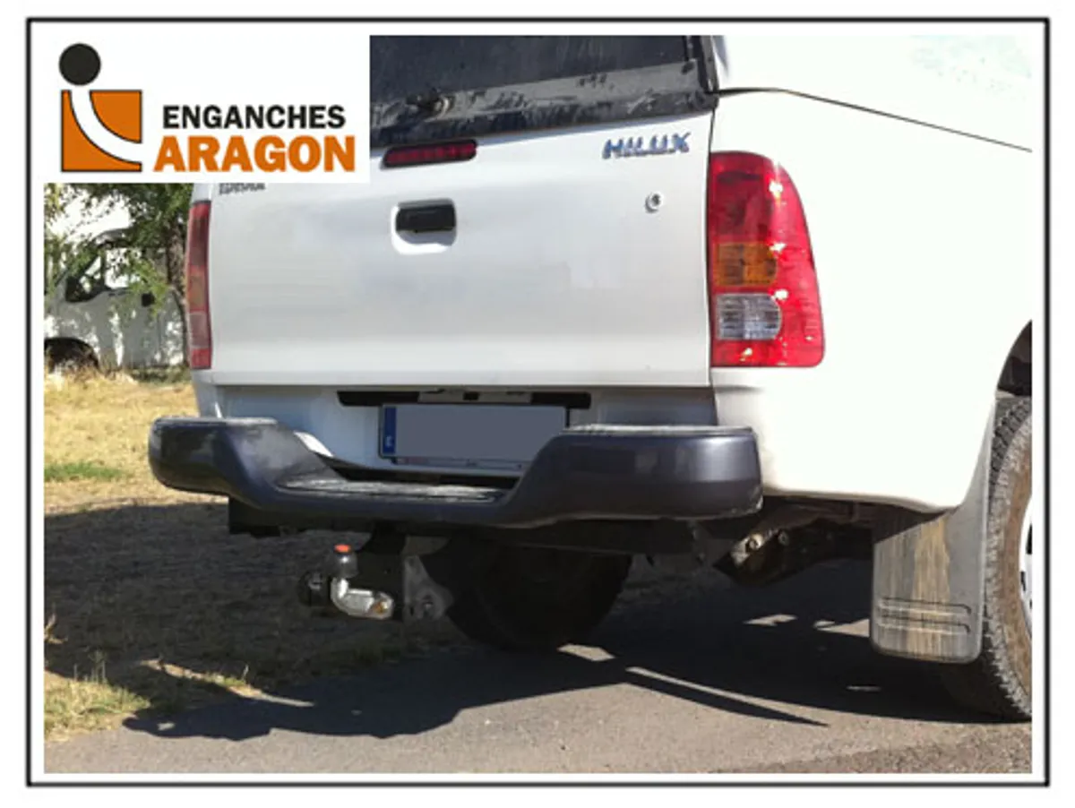 Фаркоп Aragon для Toyota Hilux 2010-2015 E6402DC в 