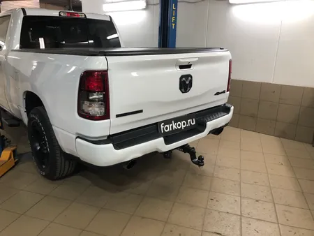 Вставка фаркопа под американский квадрат 50х50 с антистуком для Dodge RAM 2008- (занижение 9,2 см) TowRus KU-07 в 