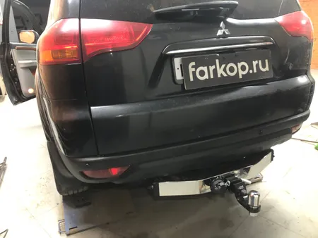 Фаркоп TowRus для Mitsubishi Pajero Sport 2008-2017 (с нерж. накладкой) 159366 в Россия