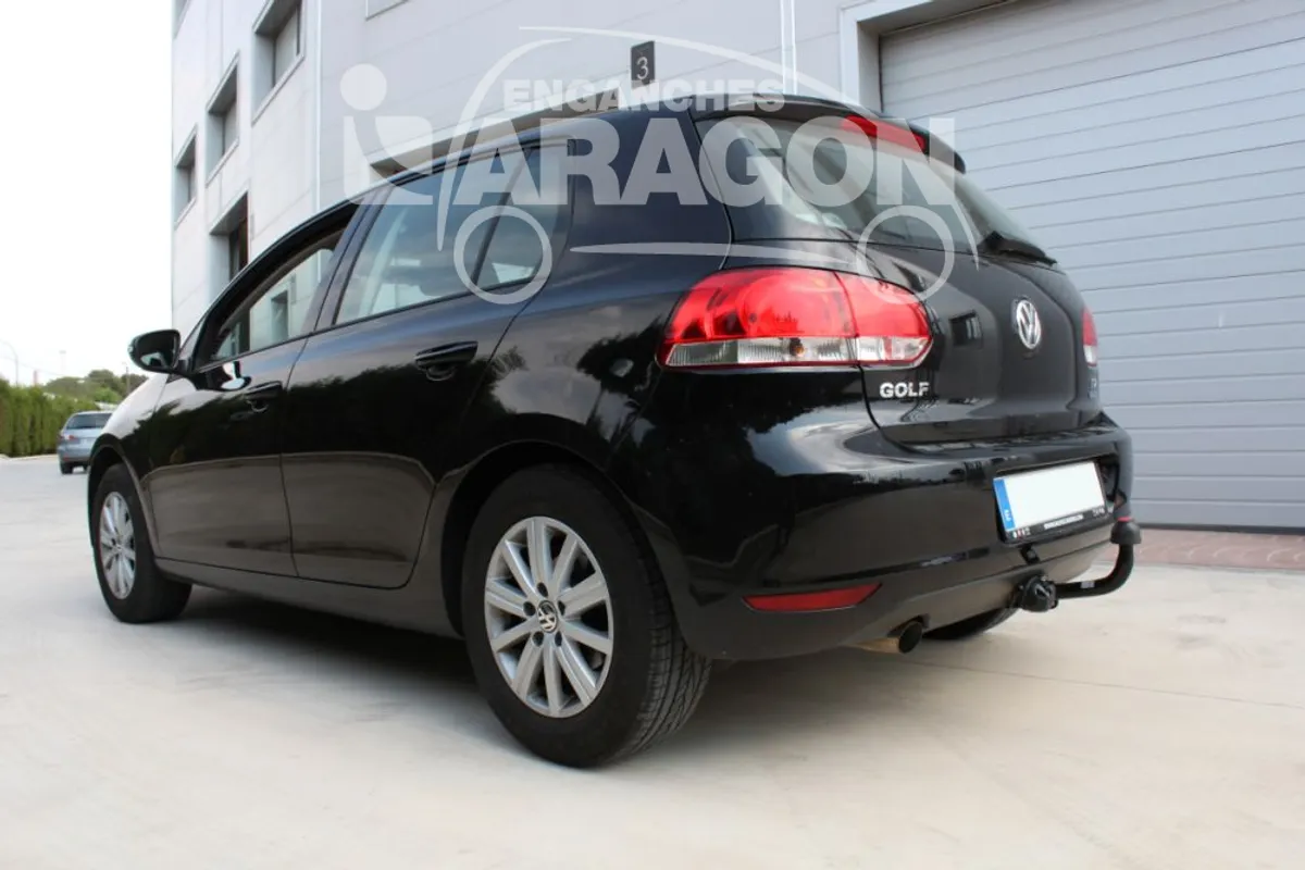 Фаркоп Aragon для Volkswagen Golf 2008-2012 E6700DA в 