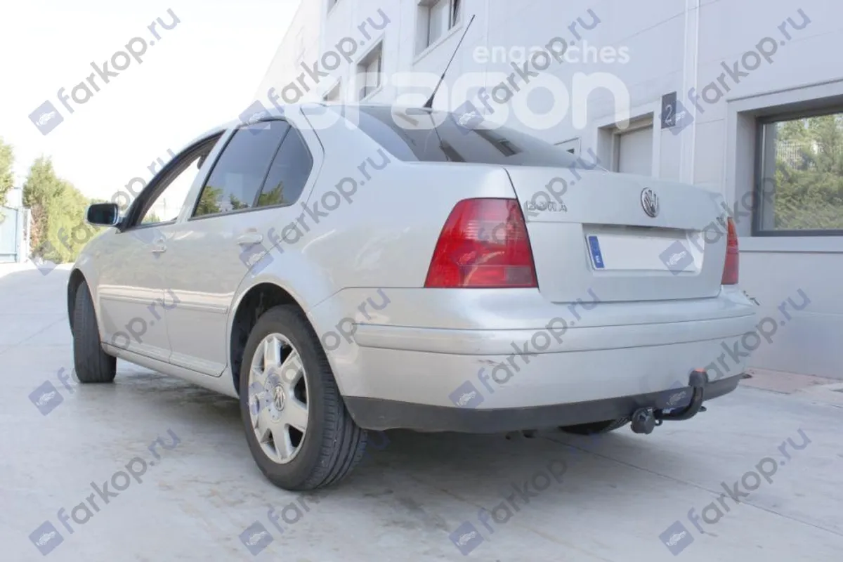 Фаркоп Aragon для Volkswagen Bora 1998-2005 E0402AA в 