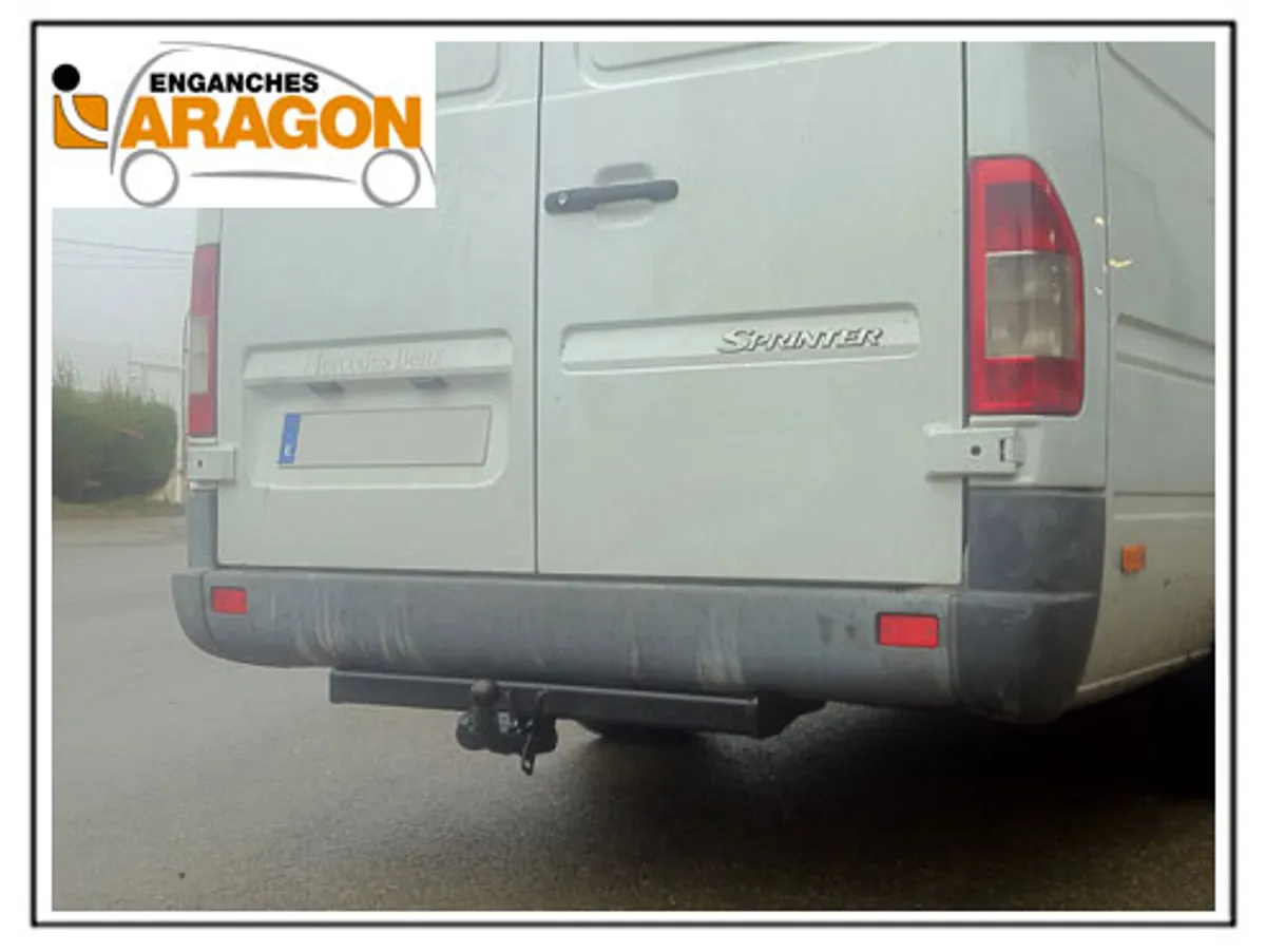 Фаркоп Aragon для Mercedes Sprinter 1995-2006, (без ступеньки) E4107CA в 