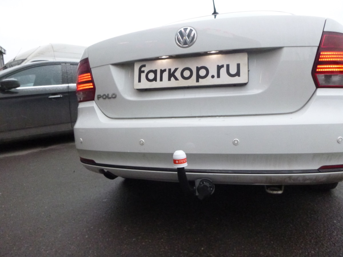Установлен фаркоп Трейлер на Volkswagen Polo седан Установлен фаркоп Трейлер на Volkswagen Polo седан