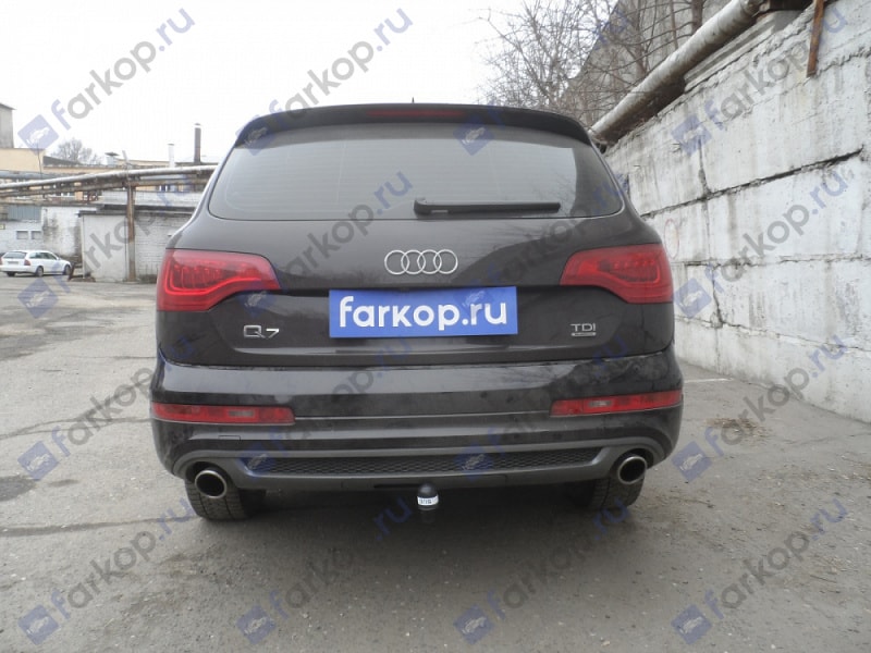 Установили фаркоп Bosal на Audi Q7 2010 г.