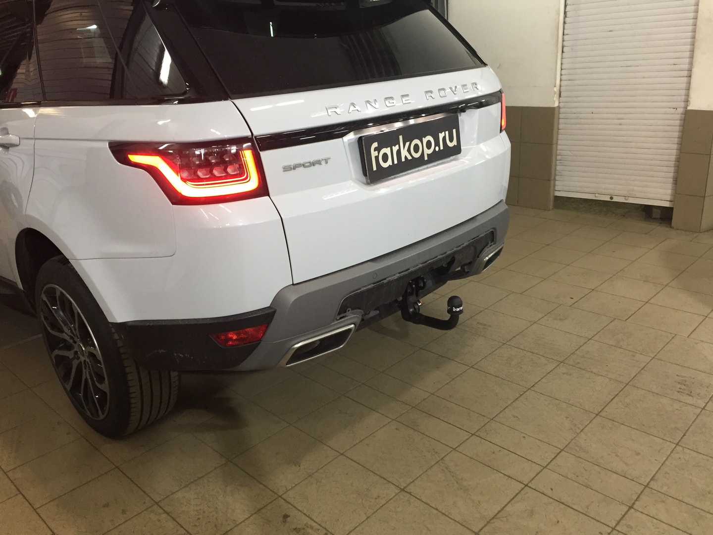 Установили фаркоп Aragon для Land Rover Range Rover Sport 2018 г.