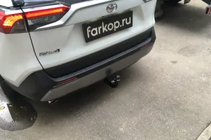 Установили фаркоп Aragon для Toyota RAV4 2020 г.