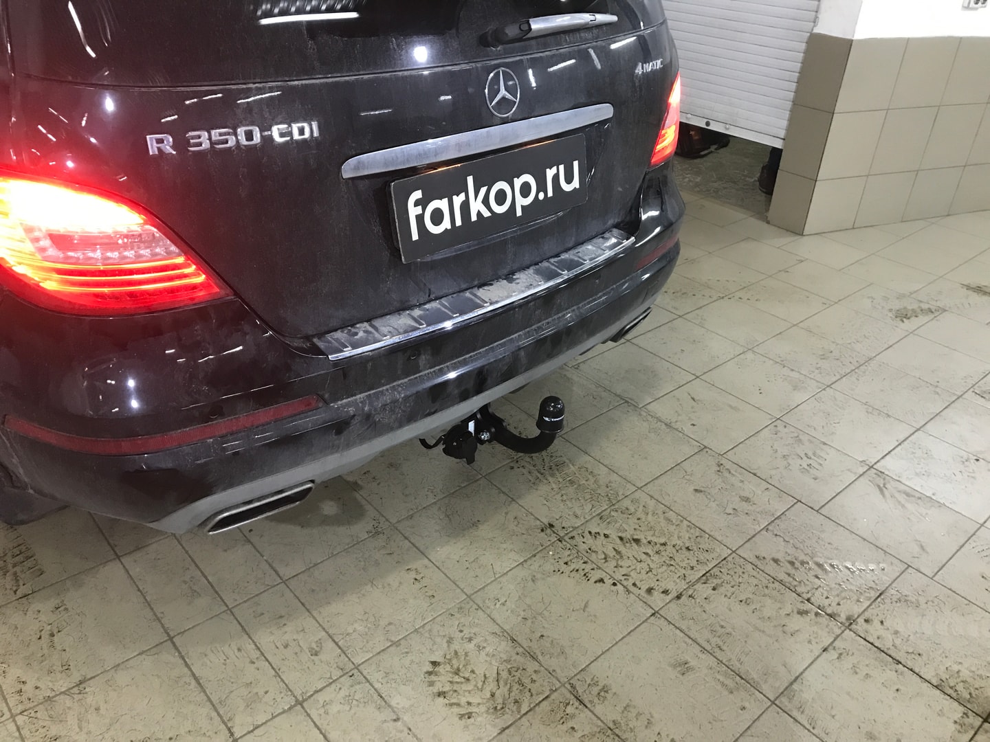 Установили фаркоп Steinhof для Mercedes R-class 2012 г.