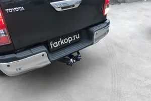Установили фаркоп Oris для Toyota Hilux 2021 г.