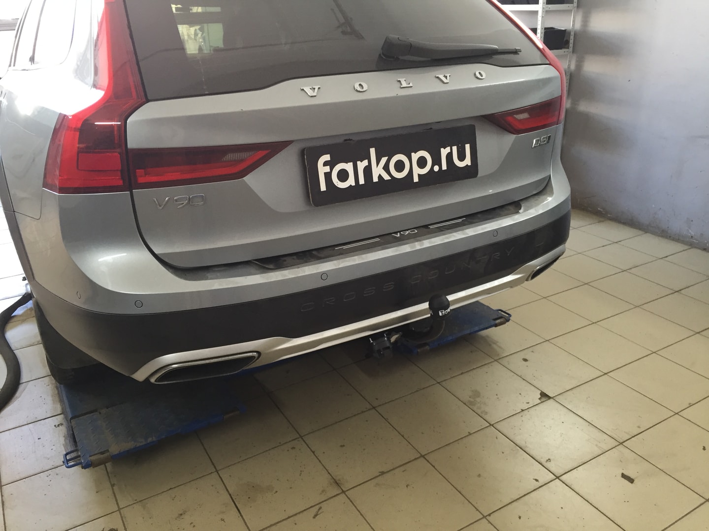 Установили фаркоп Aragon для Volvo V90 2017 г.