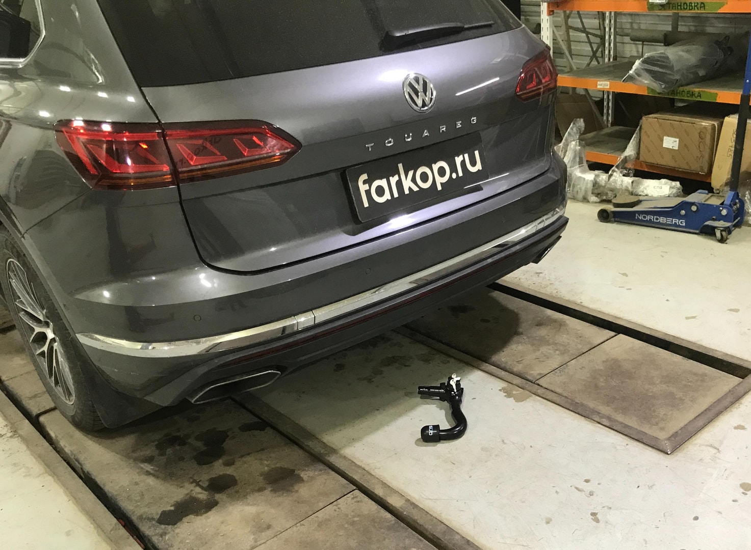 Установили фаркоп Oris для Volkswagen Touareg 2020 г.