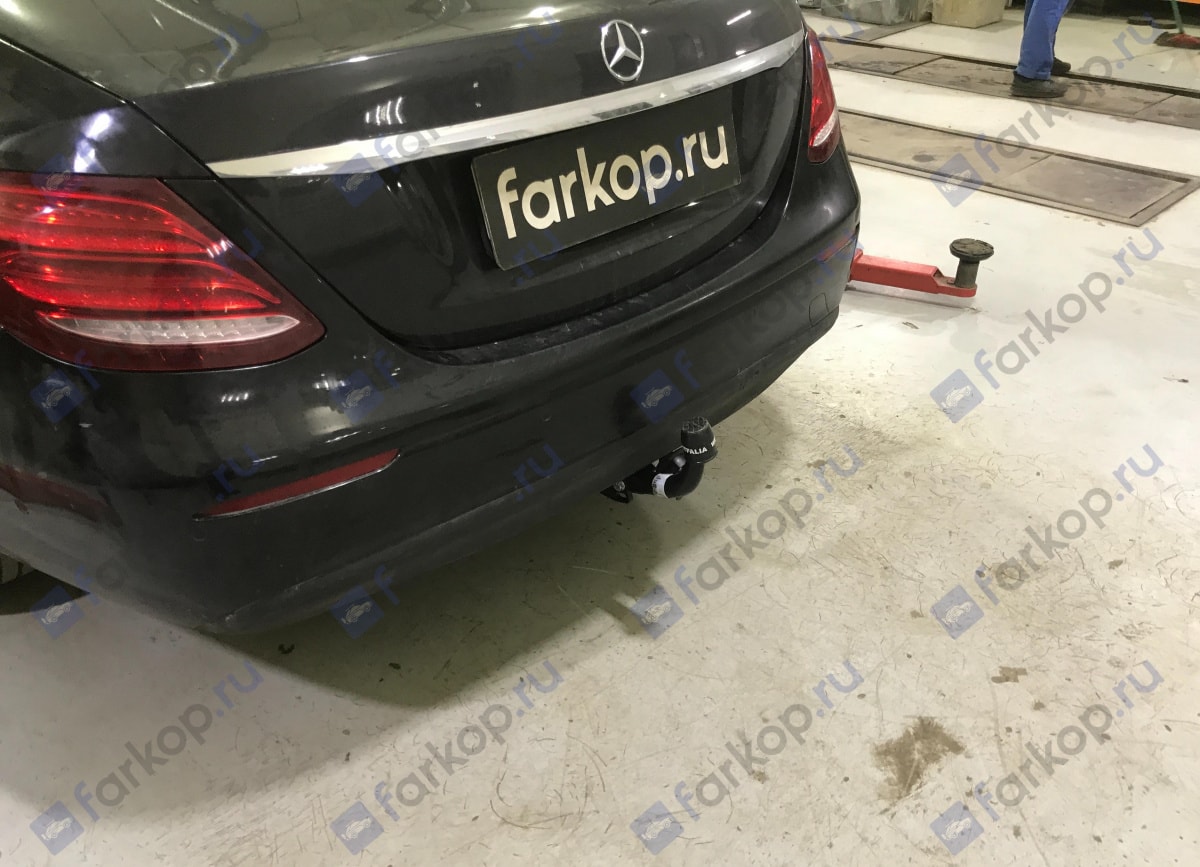 Установили фаркоп Westfalia для Mercedes E-class (седан) 2016 г.