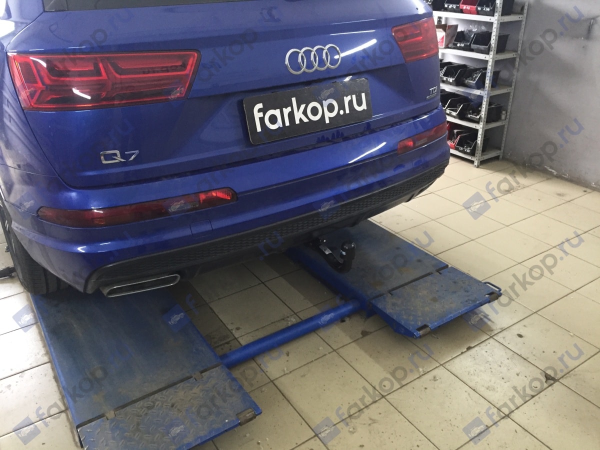 Установили фаркоп Oris для Audi Q7 2017 г.