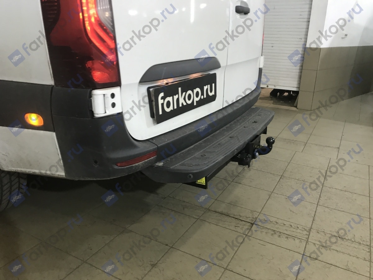 Установили фаркоп Steinhof для Mercedes Sprinter 2018 г.в.