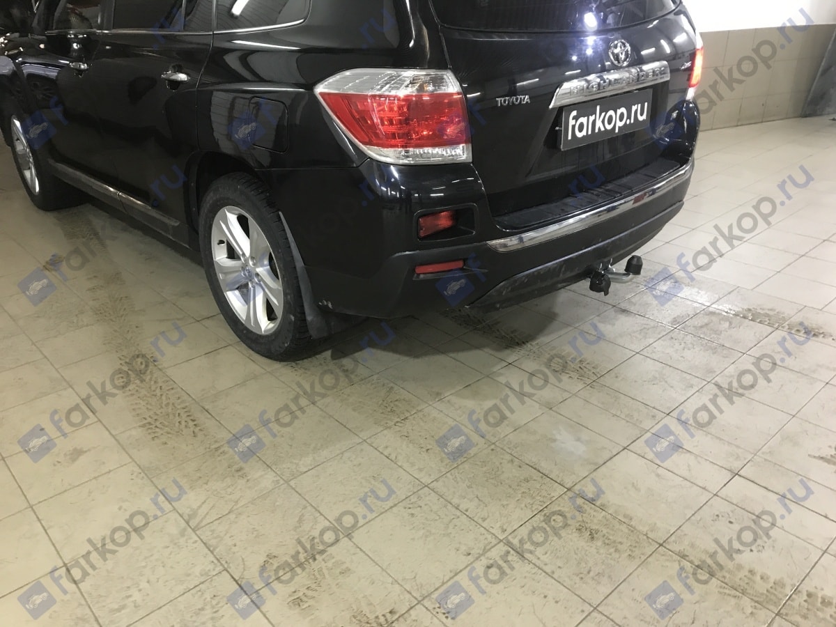Установили фаркоп Galia для Toyota Highlander 2011 г.в.