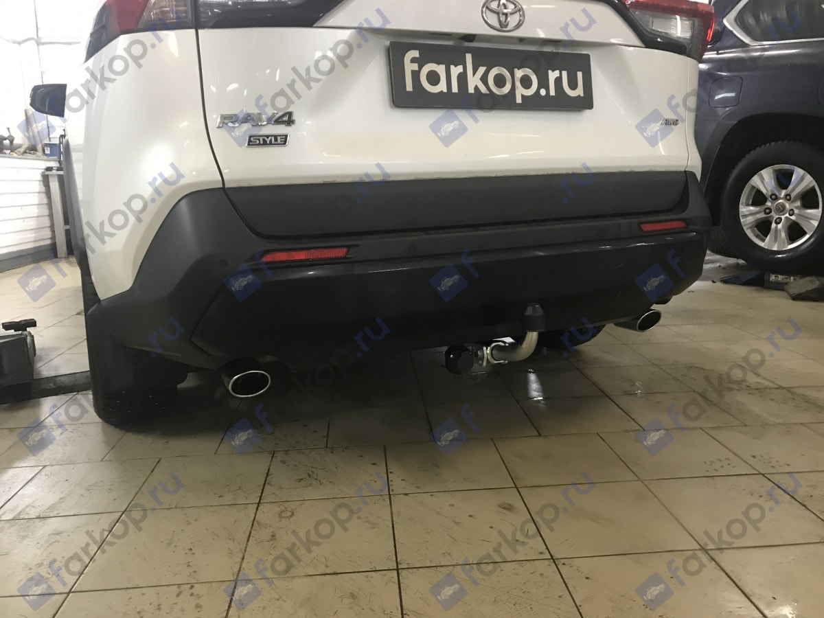 Установили фаркоп Galia для Toyota RAV4 2021 г.