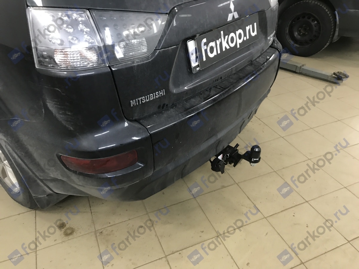 Установили фаркоп Уникар для Mitsubishi Outlander 2010 г.