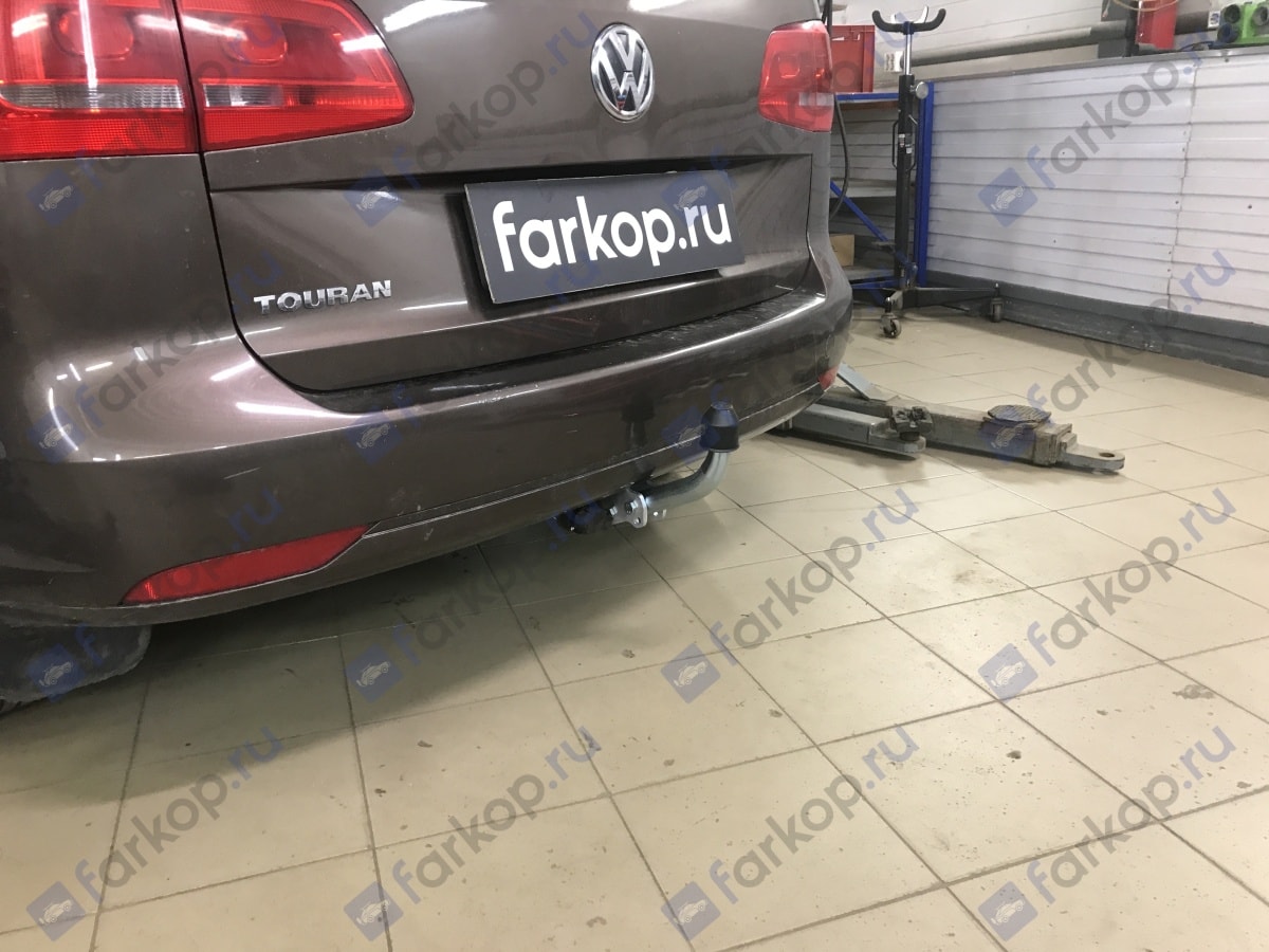 Установили фаркоп Galia для Volkswagen Touran 2011 г.в. Установили фаркоп Galia для Volkswagen Touran 2011 г.в.