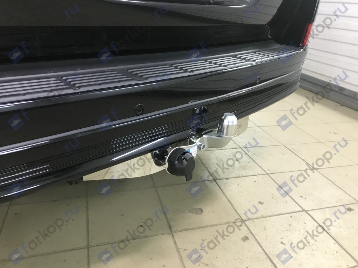 Установили фаркоп Baltex для Toyota Land Cruiser J200 Executive Lounge 2020 г.в.