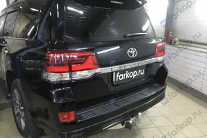 Установили фаркоп Baltex для Toyota Land Cruiser J200 Executive Lounge 2020 г.в.