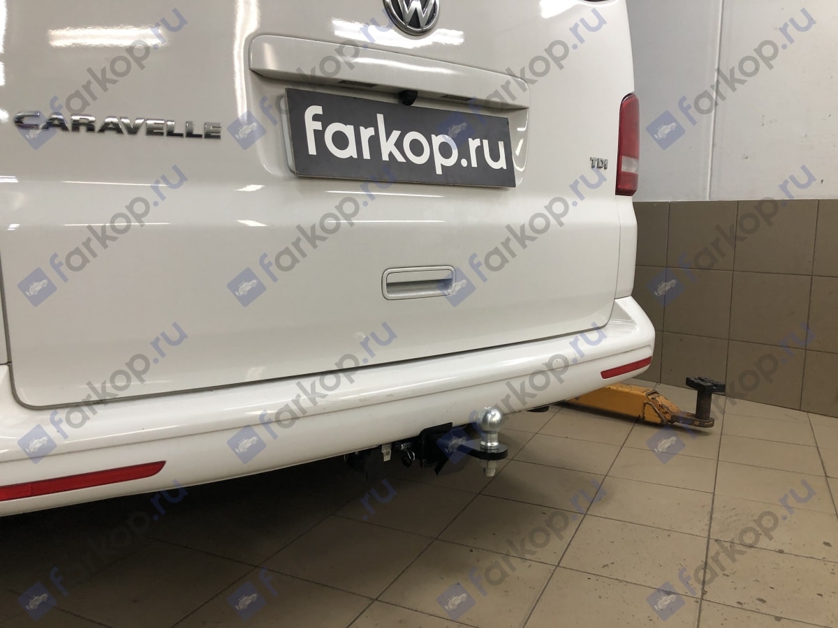 Установили фаркоп Лидер Плюс для Volkswagen Caravelle 2014 г.в.