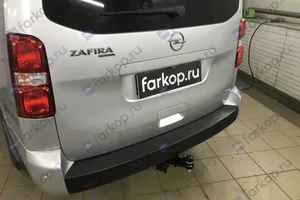 Установили фаркоп TowRus для Opel Zafira Life 2020 г.