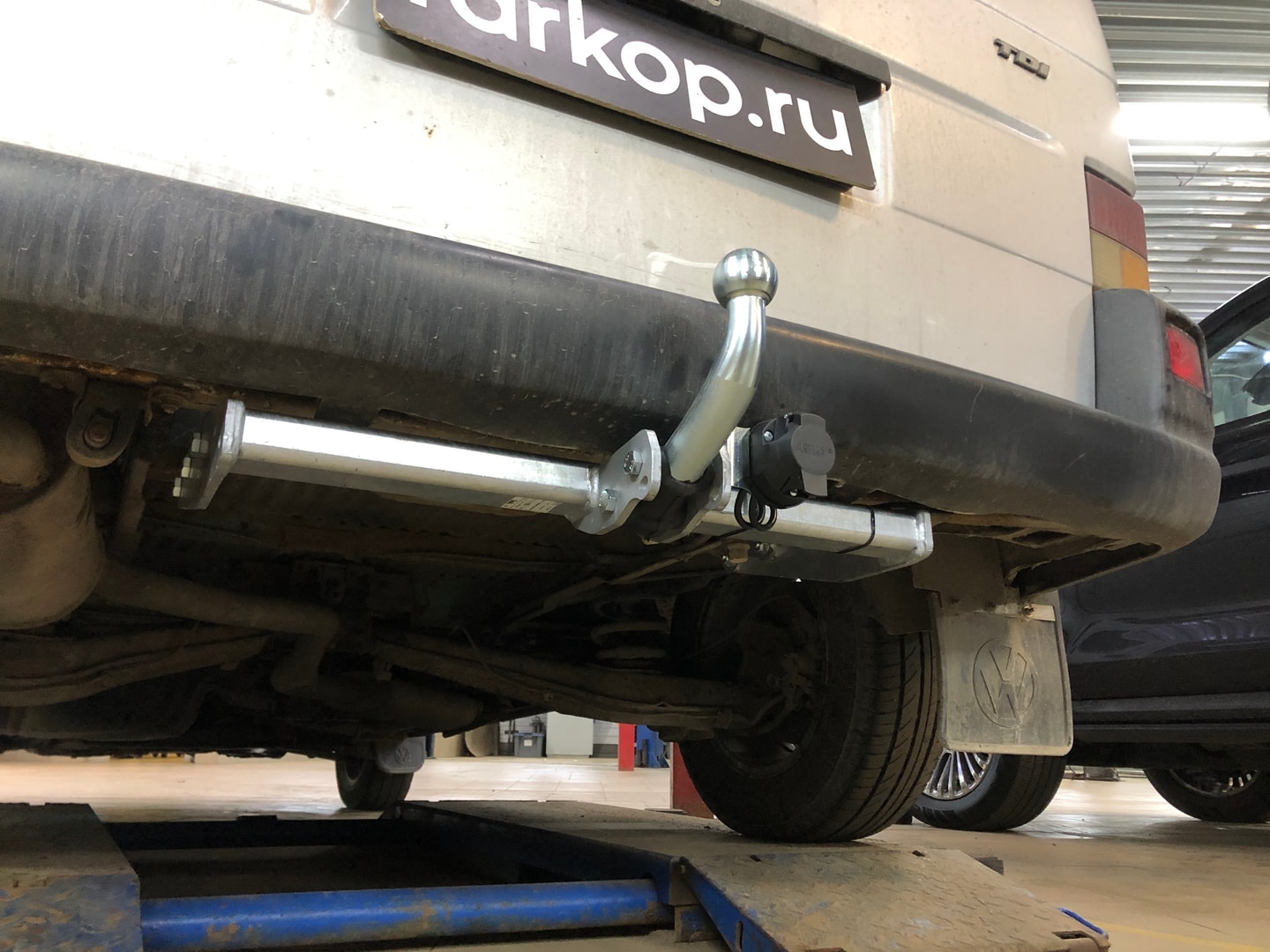 Установили фаркоп Galia для Volkswagen Transporter T4 1990-2003 г.в.