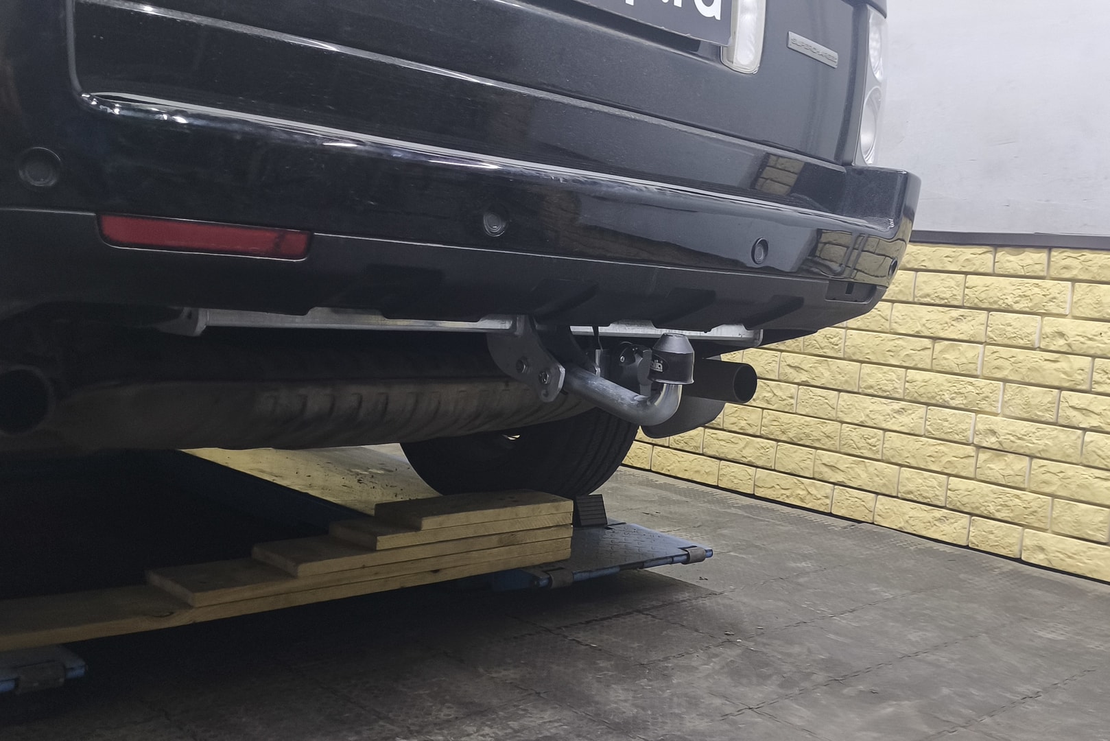 Установили фаркоп Galia для Land Rover Range Rover 2002-2013 г. в. Установили фаркоп Galia для Land Rover Range Rover 2002-2013 г. в.