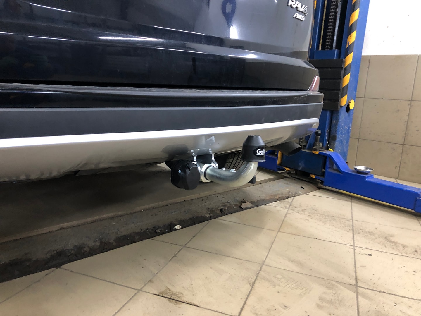 Установили фаркоп Galia для Toyota RAV4 2013-2018 г.в. Установили фаркоп Galia для Toyota RAV4 2013-2018 г.в.