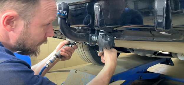 Крепление подрозетника и условно-съемного крюка фаркопа для BMW X6 