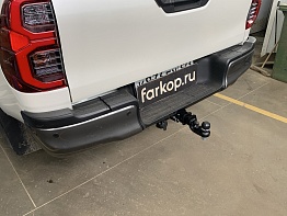 Установили фаркоп TowRus для Toyota Hilux 2015-2026 г. в.