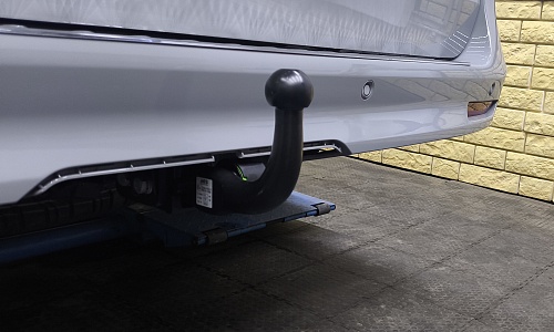 Установили фаркоп Steinhof для Mercedes V-class 2014-2025 г.в.