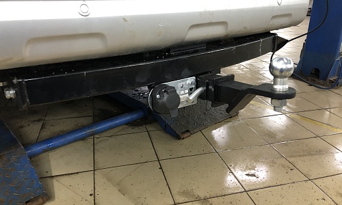 Установили фаркоп Лидер Плюс для Toyota Land Cruiser Prado 2014 г.в.