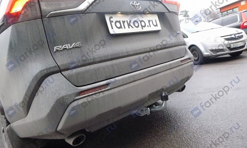 Установка фаркопа на японского старичка Toyota Rav4