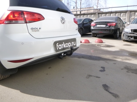 Фаркоп Steinhof для Volkswagen Golf 2012-2019 V-062 в 