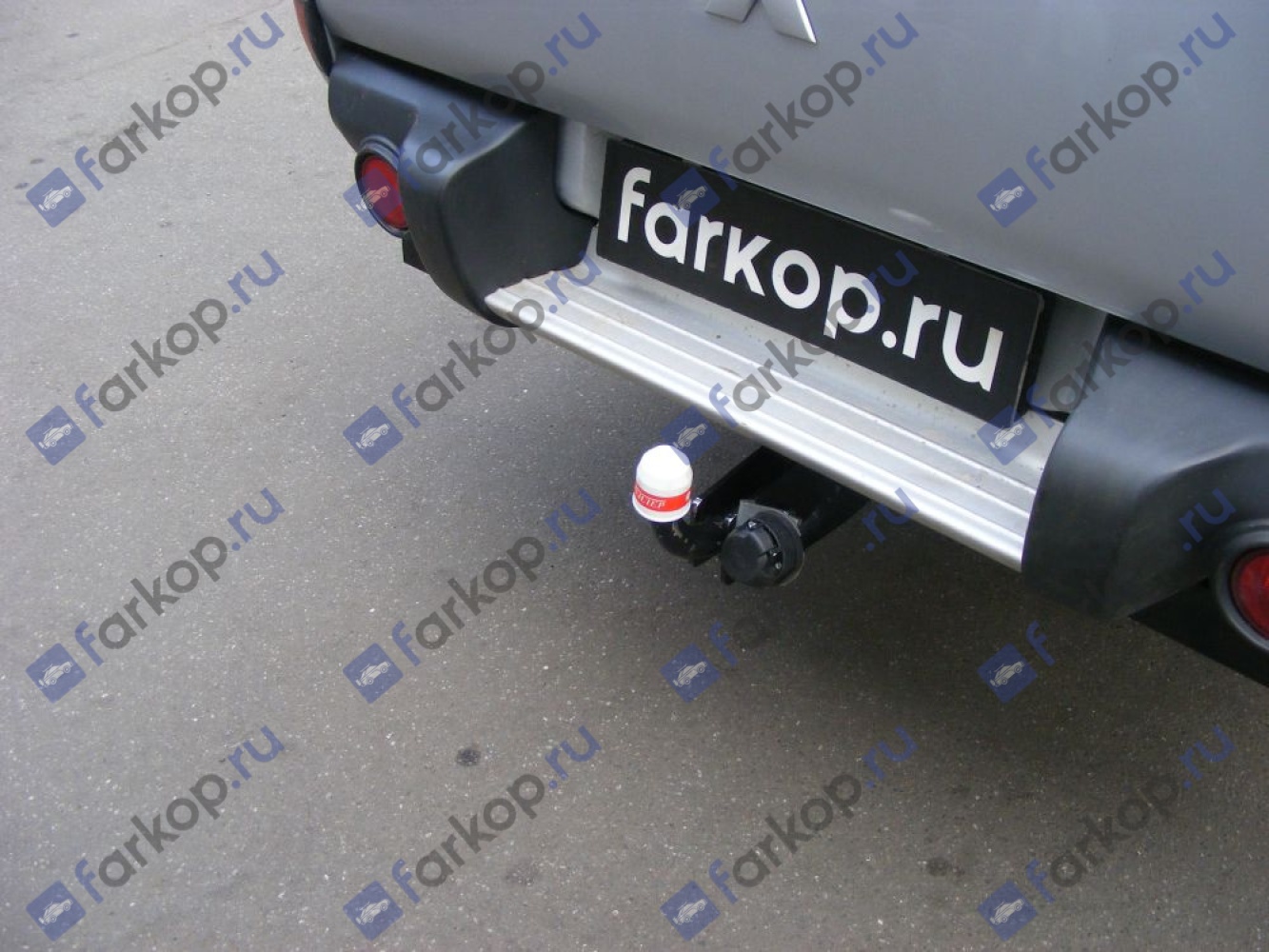 Фаркоп Трейлер для Mitsubishi L200 2006-2014 (съемные боковые кронштейны) 7110 в 